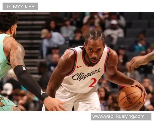 哈登与伦纳德双星闪耀快船力克老鹰终结对手四连胜